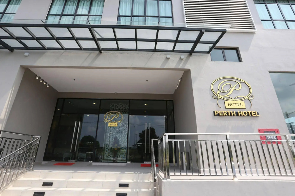 SEM9 Senai "Formerly Known As Perth Hotel"