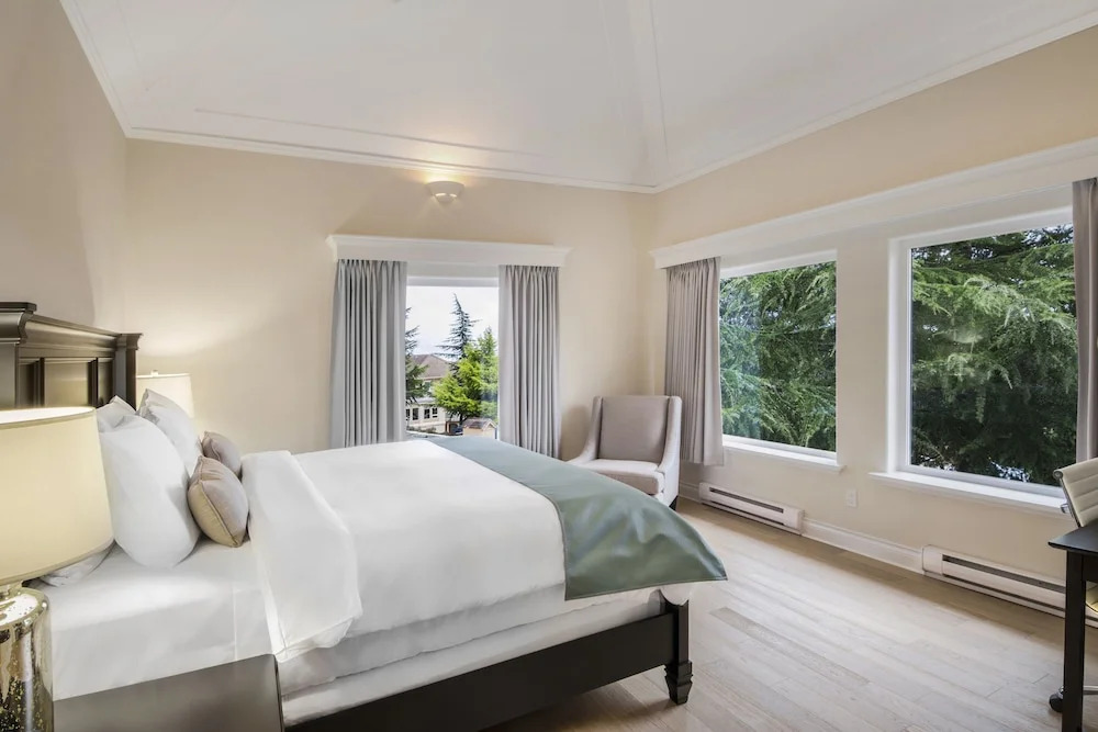 Villa Eyrie Resort