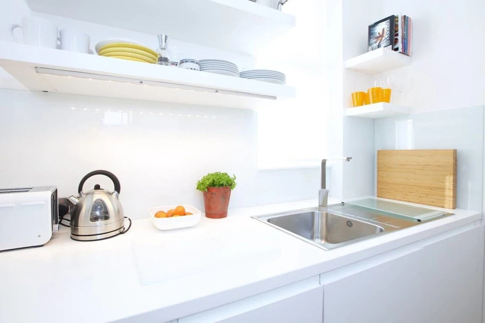 English Retro 2BR Apt, Moments From Battersea Park