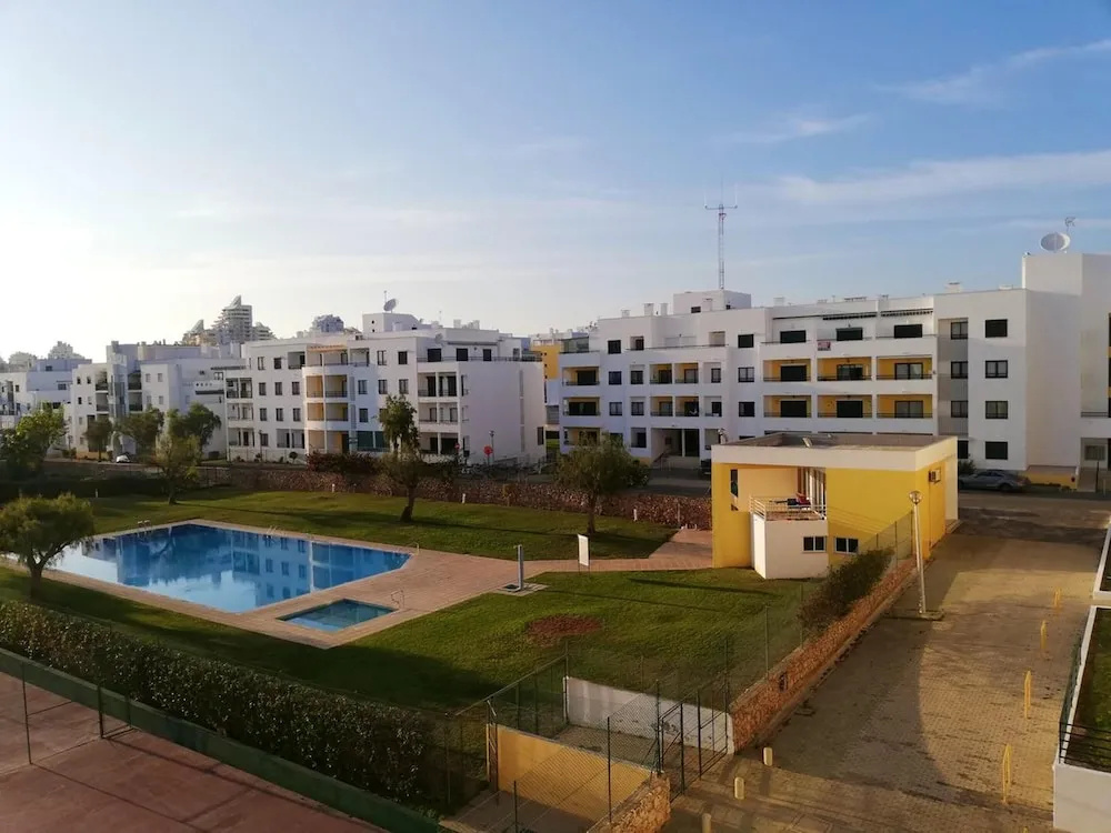 Apartment with One Bedroom in Armação de Pêra, with Pool Access, Terrace And Wifi - 500 M From the Beach