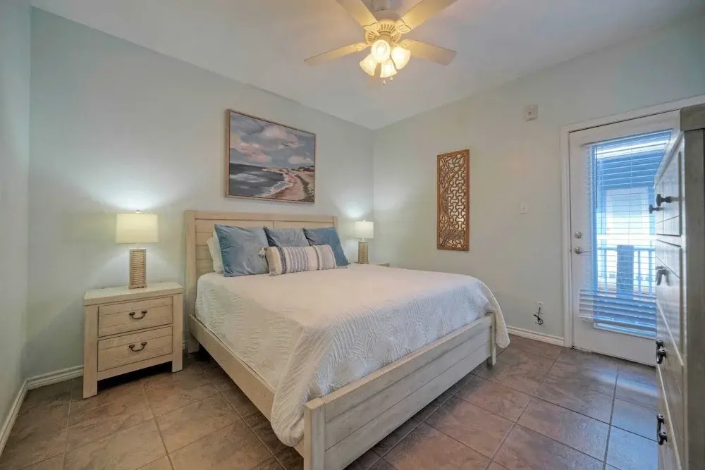 Sleeps 16 w/ Pool + Minutes to Beach Costa Bahia - 2 Condos