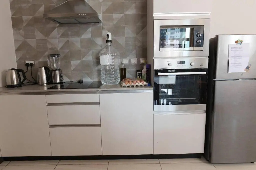 Lovely 2 Bdrm Serviced Apartment with pool & sauna