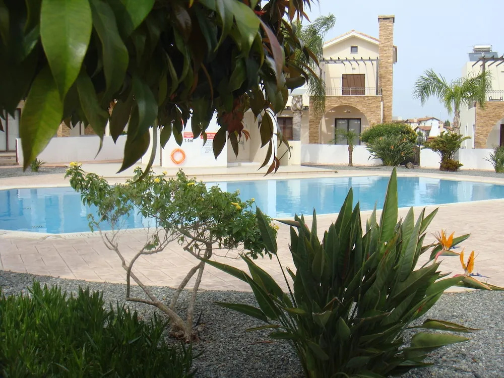 Jolie Villa
