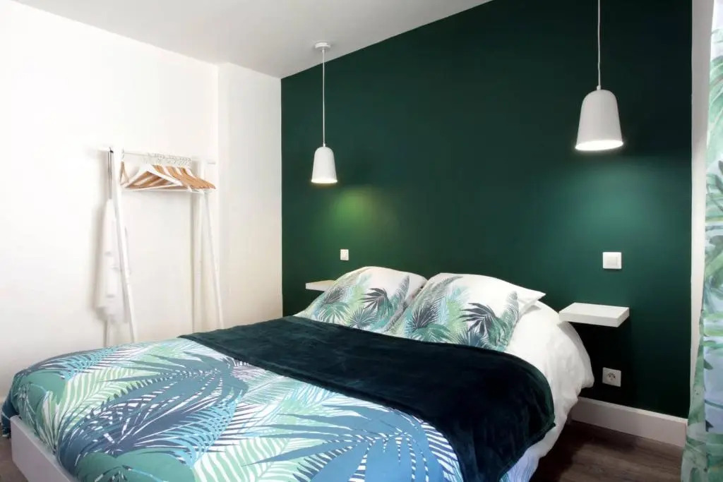L'Or Vert, CASTLE VIEW, PRIVATE parking, Air conditioner, Netflix, 160m from medieval town