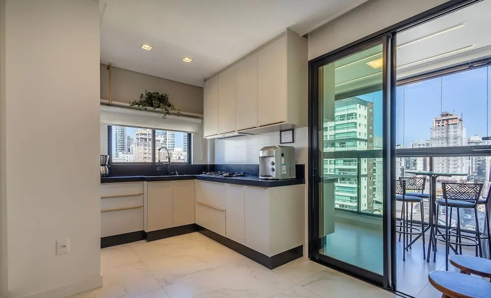Apt w/ Gourmet Balcony 700m From the Beach Bon1101