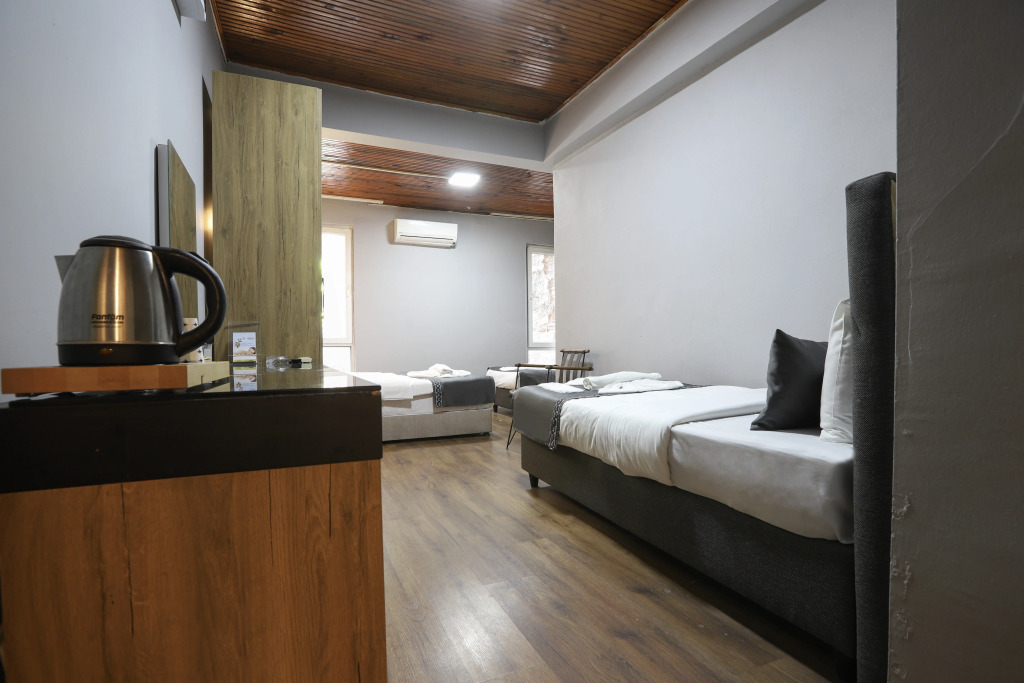 La Pera Suites