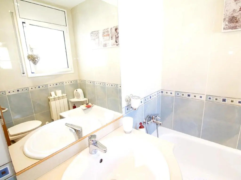 3 bedrooms villa with private pool and enclosed garden at Empuriabrava
