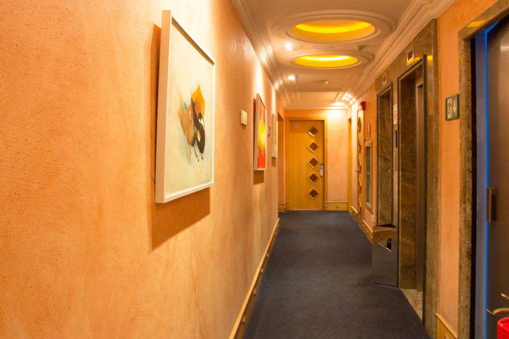 LOpera Hotel