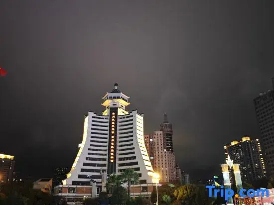 Zhuanshan International Youth Hostel (Jiaxiu Lou Qingyun Market)