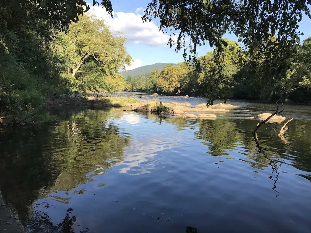 Time Flies on the River 1 Bedroom 1 Bathroom Cabin