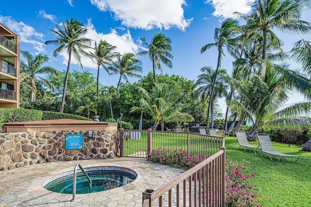 Ocean Front & Budget Friendly: Maalaea Banyans 204 - The Perfect Couples Getaway