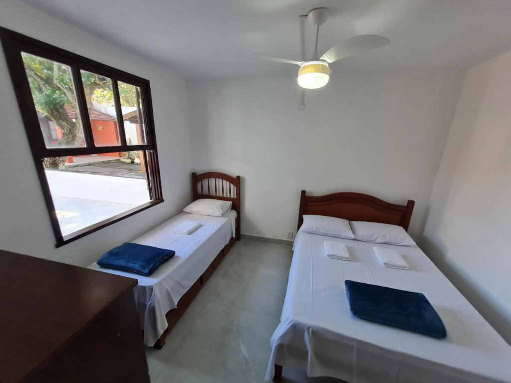 Lindissima Casa de Praia com Churrasqueira, 3 Qts-2Suites- 3 banheiros- Praia do Peró- Cabo Frio, Ótima localização com sala de jogos,Qdra de esportes, Parquinho para Crianças, Uma Qdra da Praia