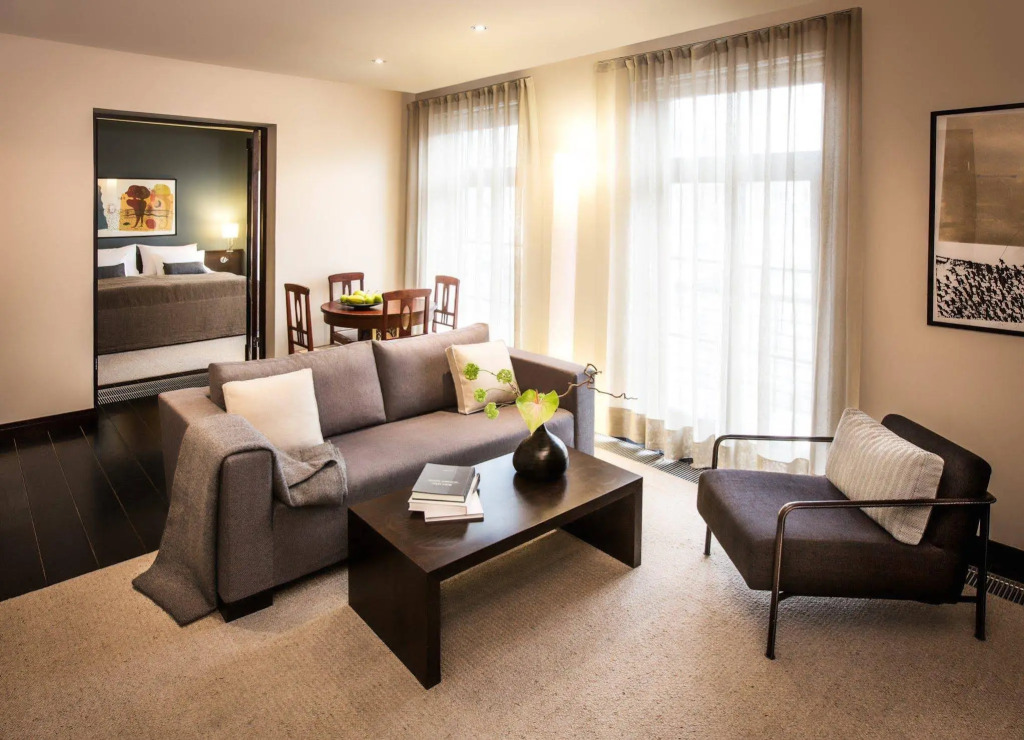Отель Bergs Suites
