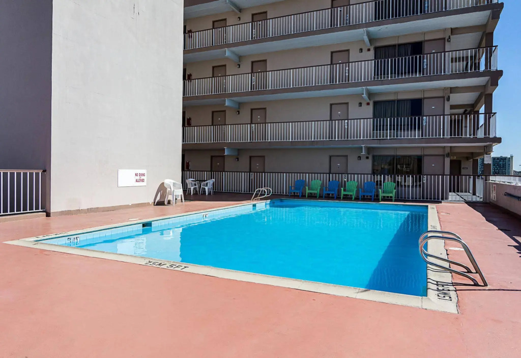Red Roof Inn PLUS & Suites Virginia Beach - Seaside