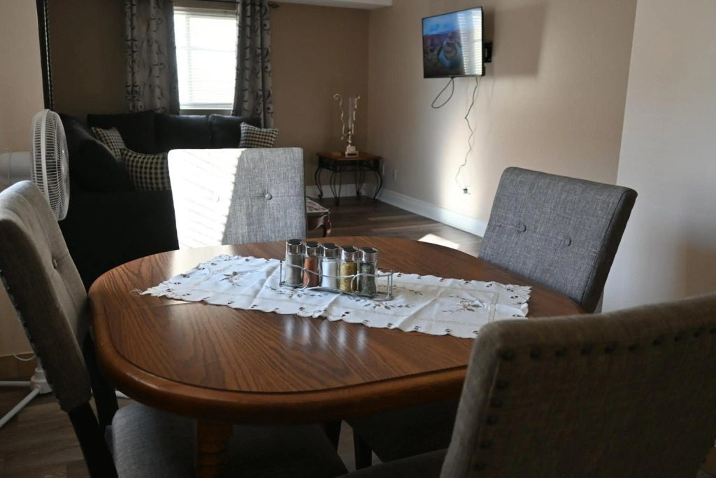 Elegant Downtown Niagara Falls Apartment