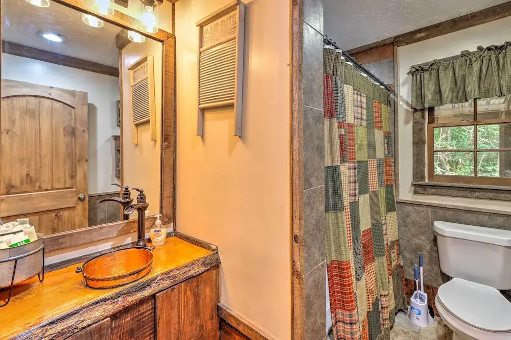 Cozy Creekside Mountain Escape w/ Hot Tub!
