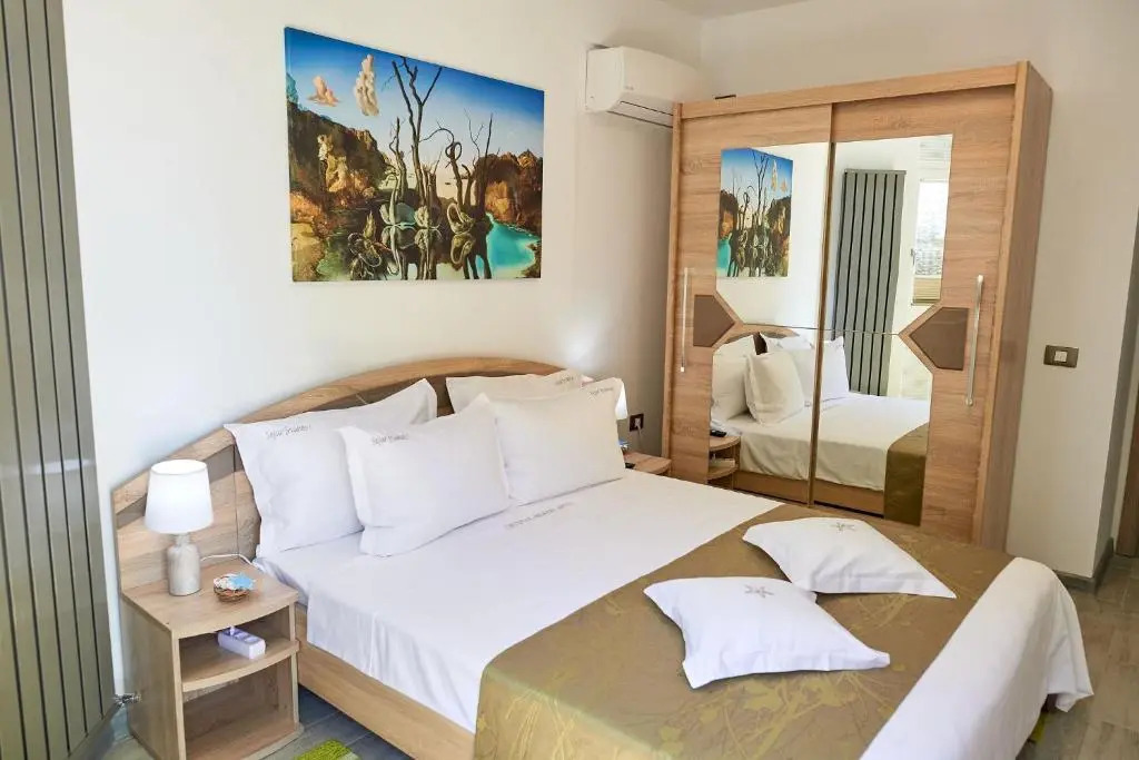 Purple Pearl Apartments Spa n Pool Beach resort