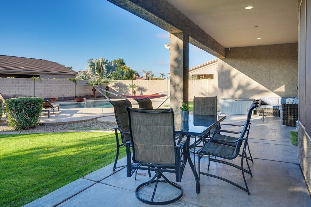 Goodyear Group Getaway w/ Pool & Putting Green
