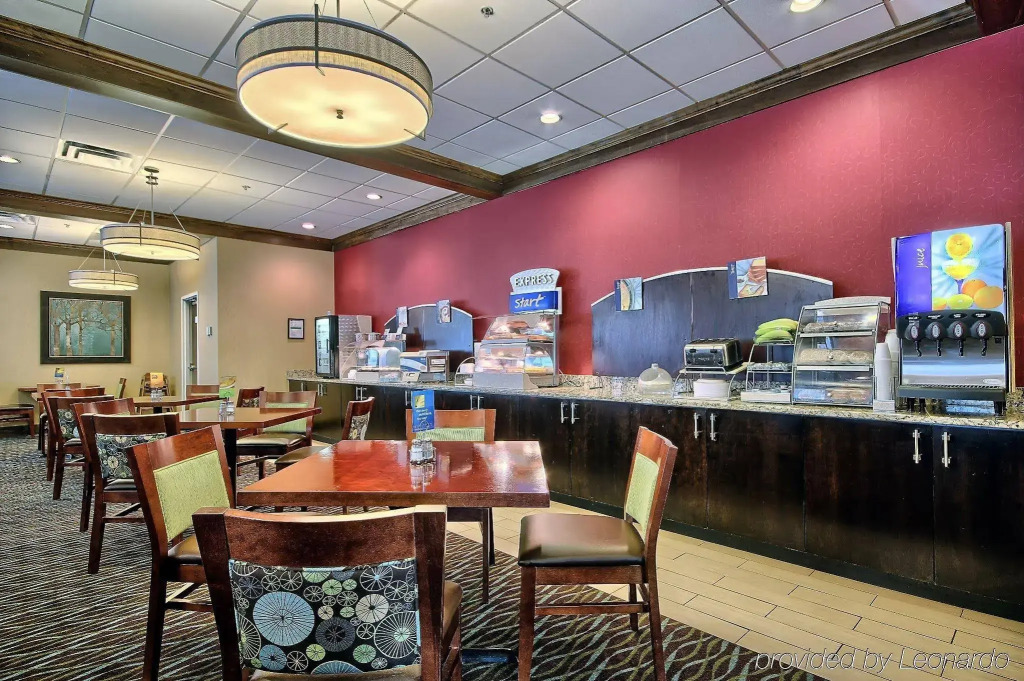 Holiday Inn Express Charleston-Civic Center by IHG