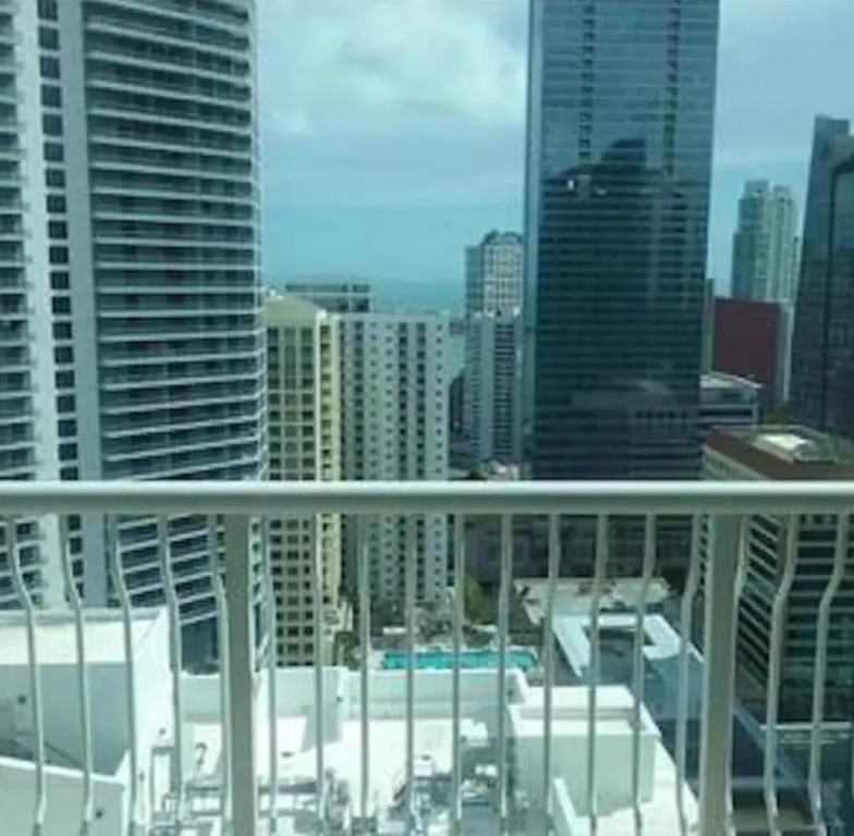 Beautiful Miami 1200 Brickell 2 Bedroom 2 Bathroom Apartment in the Sky Sleeps 4