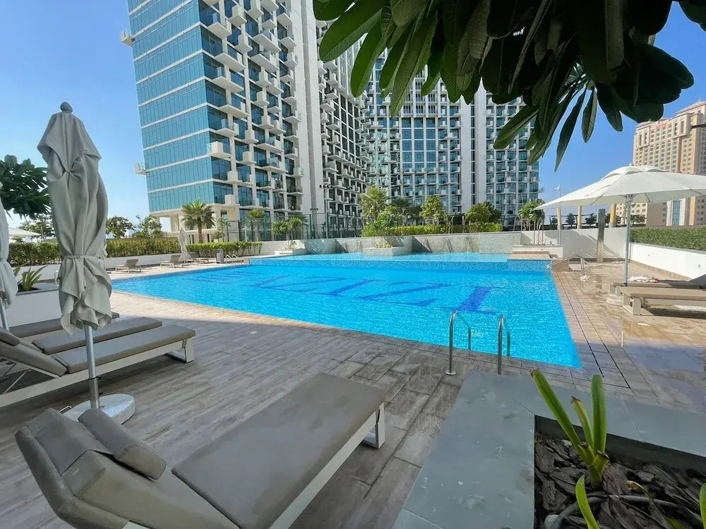 Azizi 1 BR Greek Views - 360 vacation