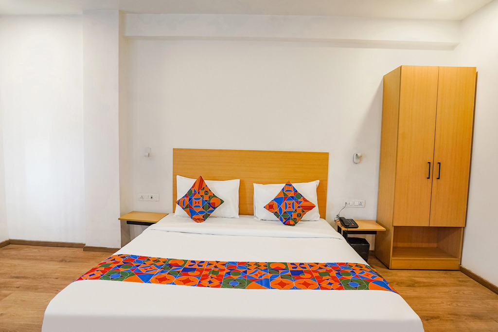Townhouse Prayagraj Near Railway Station Formerly Santosh Palace