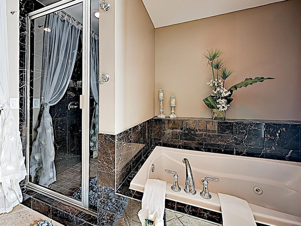 24 Edwards - 2 Br Condo