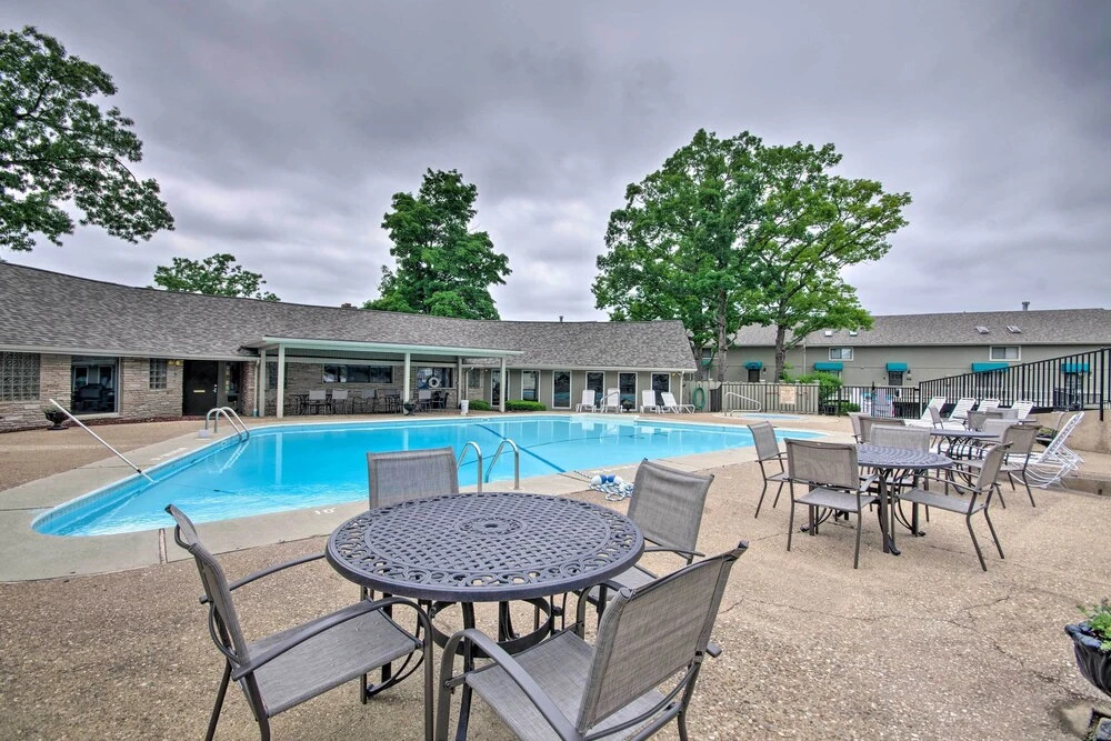Private Balcony & Fall Views: Osage Beach Condo