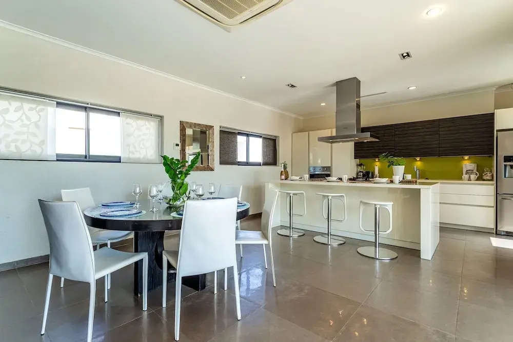 Spectacular Designer Villa 5 Star Luxury 6 Bedroom New!