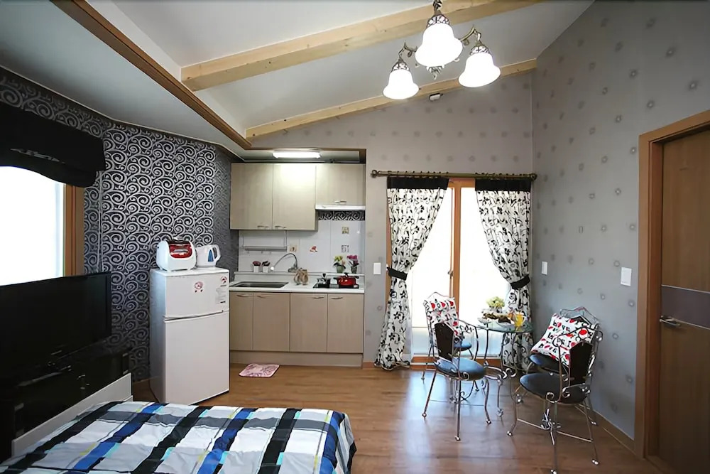 Yeongwol Hanbando River Pension