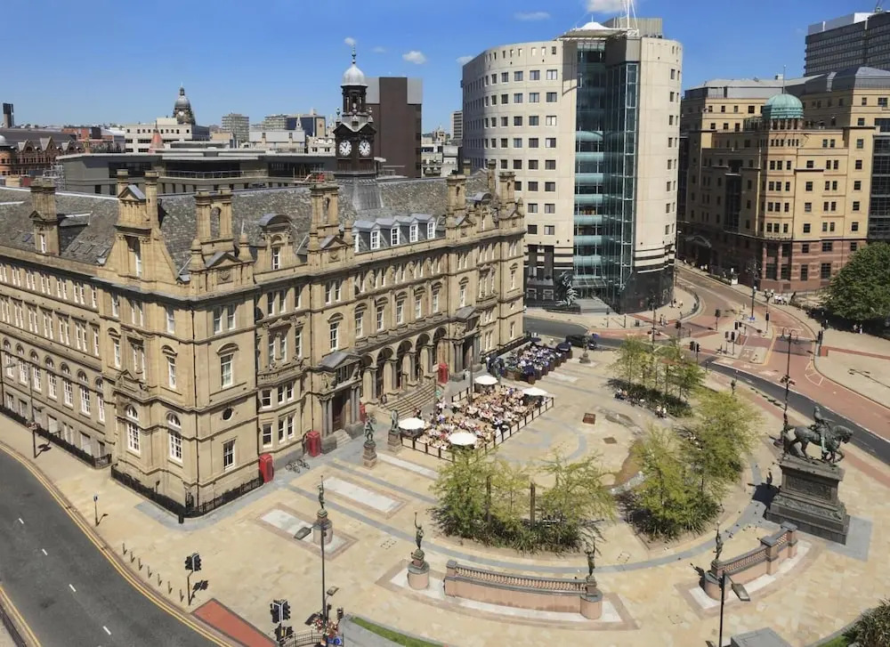 Leeds City Centre Apartment with River View