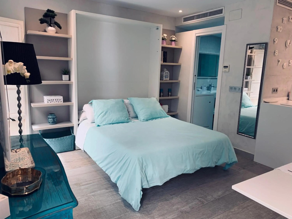 Cathedral Studio, Luxury studio in Cathedral area, Parking Optional