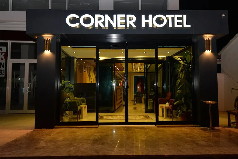 Corner Hotel Van