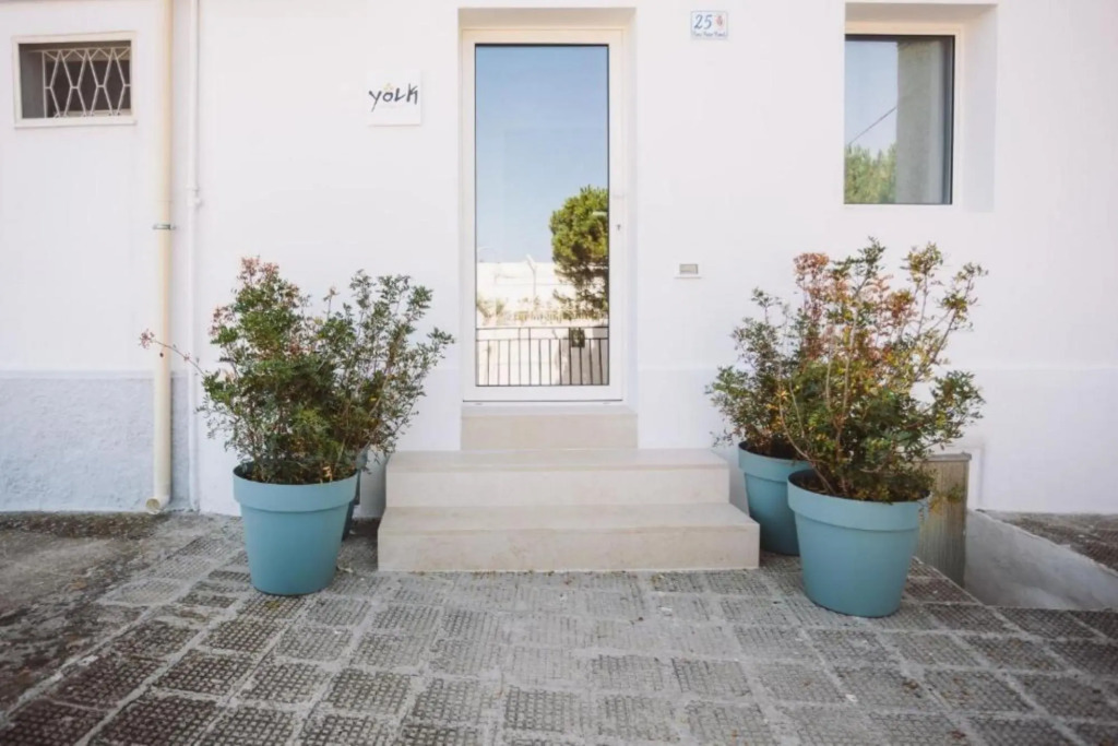 Yolk, characteristic complex with a minimal style close to the port of monopoli-Holyday