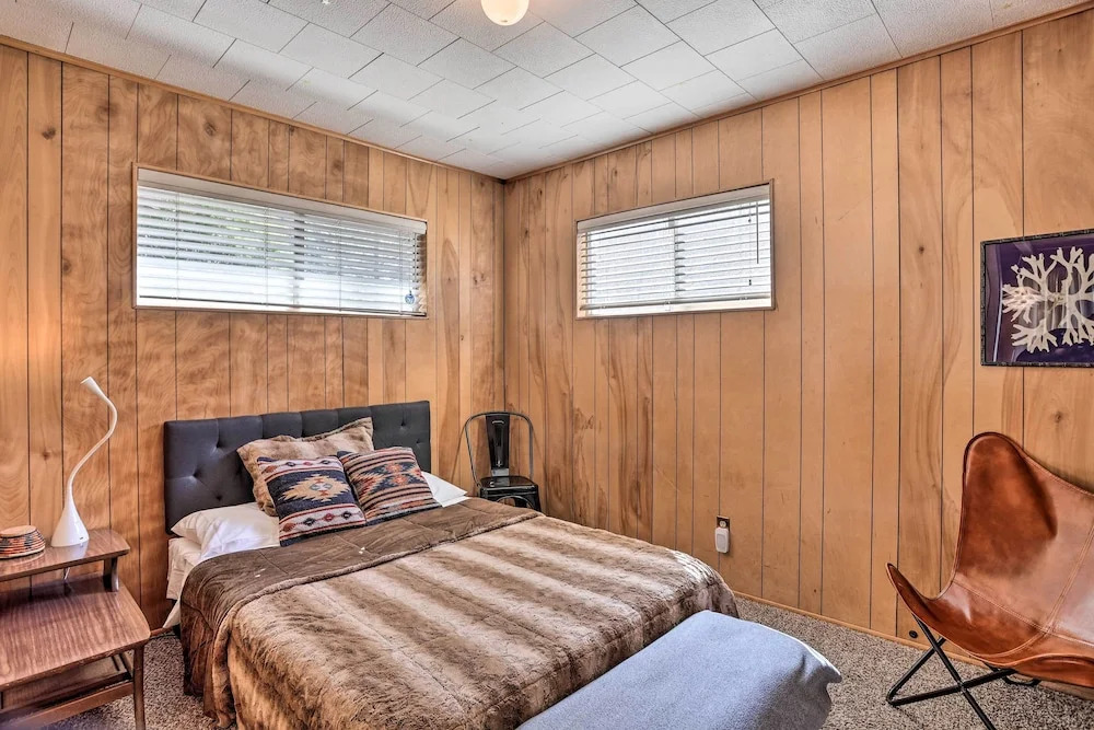 Peaceful Cozy Cabin ~ 3 Mi to Big Bear Lake!
