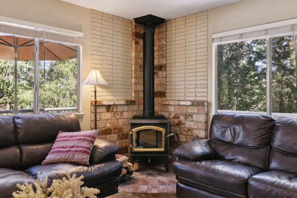 Whispering Pines Retreat 5 Bedroom Home by Yosemite Region Resorts