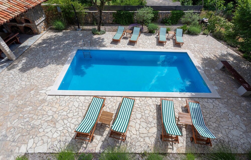 Awesome Home in Pinezici With Wifi and 2 Bedrooms