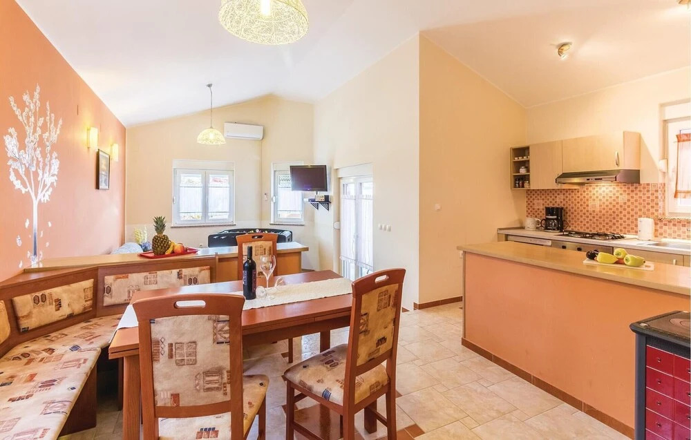 Beautiful Home in Betiga With Wifi and 4 Bedrooms