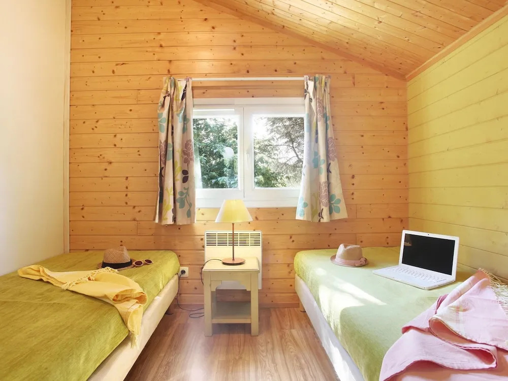Pleasant chalet with covered terrace in beautiful surroundings