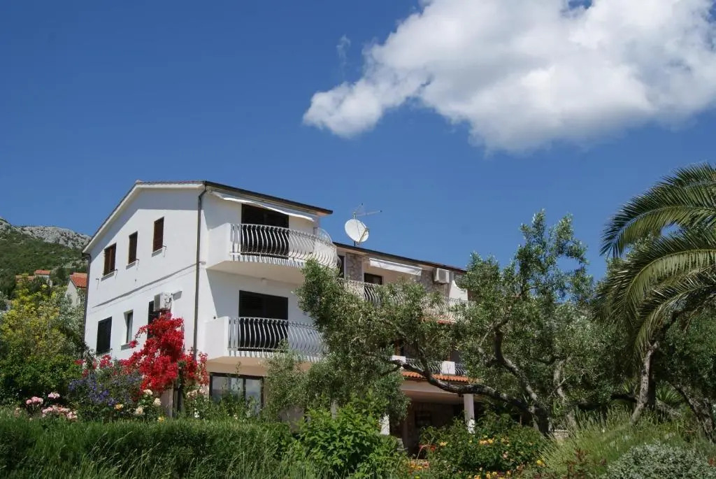 Apartmani Braco Caratan