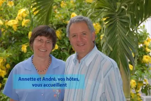 Les Hibiscus de la Rivière