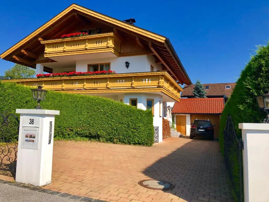 Ferienwohnung Bergblick für bis 13 oder 14 Personen mit 5 Schlafzimmer und 3 Bäder