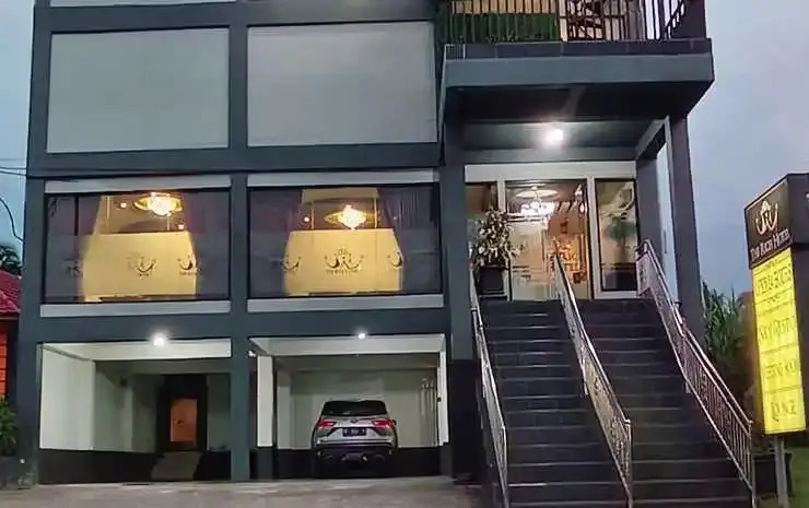 The Rich Hotel