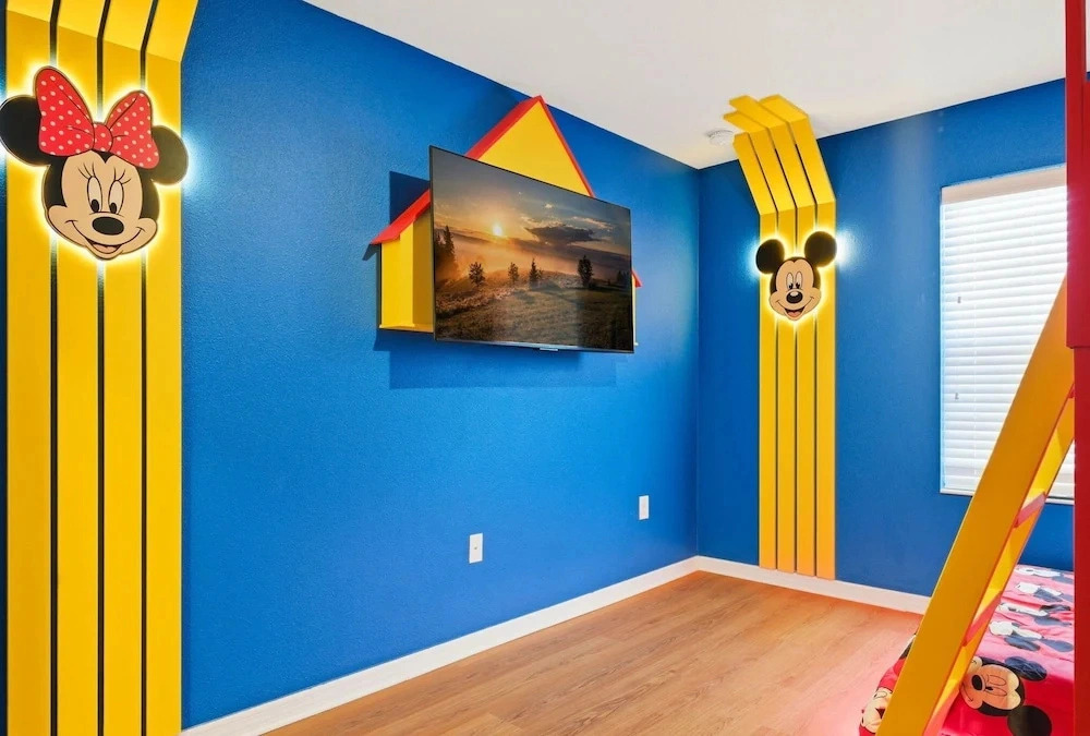 Stylish 4br, Private Pool, Themed Rooms, Sleeps 13