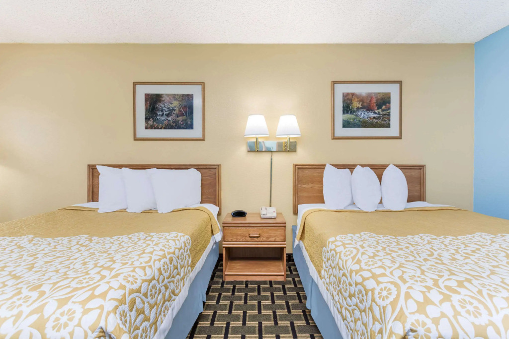 Days Inn by Wyndham Clayton