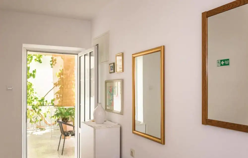 Amazing Home in Makarska With Wifi and 3 Bedrooms