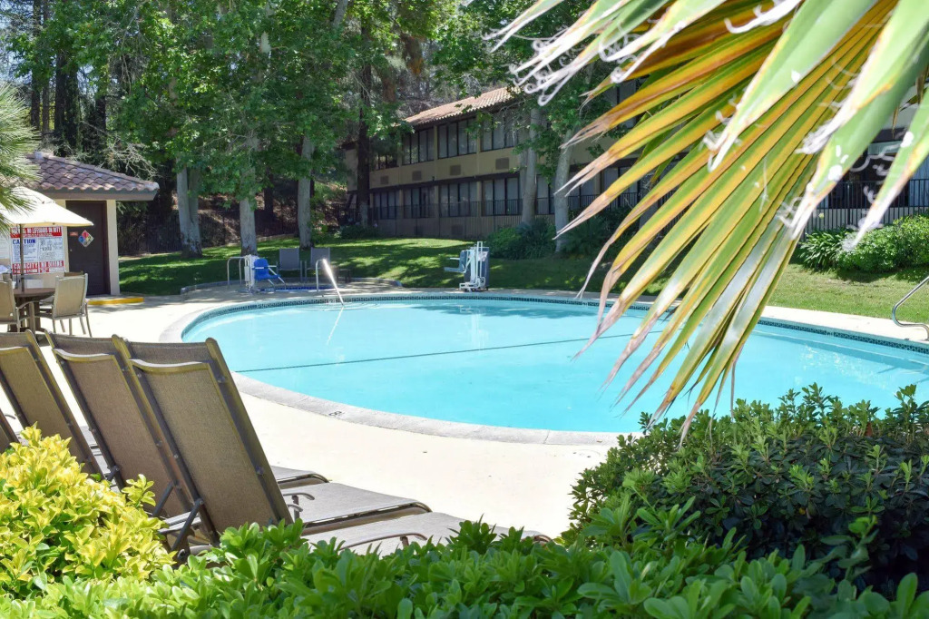 Best Western Valencia/Six Flags Inn & Suites