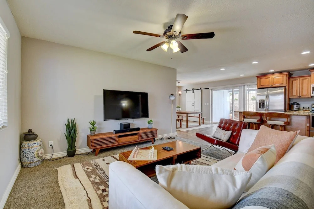 Designer Desert Escape In Old Town W/ Private Pool 4 Bedroom Home