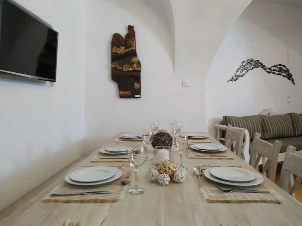The Grand Cave House