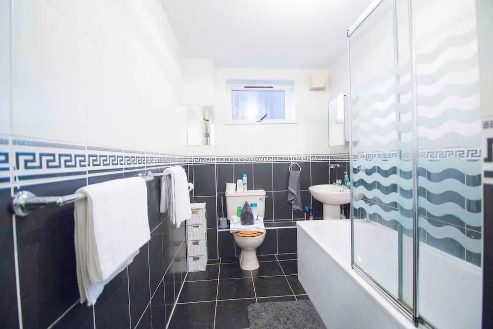 Ivy Place Airport Apartment